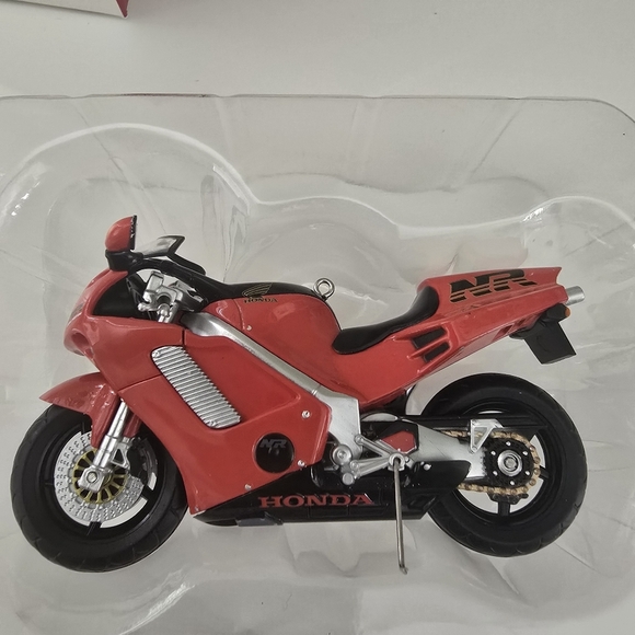Hallmark 2019 Keepsake Ornament Honda Motorcycles 1992 NR750 - Picture 8 of 8